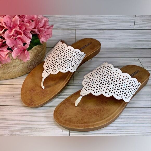 Olivia Miller White Hooded Rhinestone Slip On Sandals S:9 - Picture 2 of 12